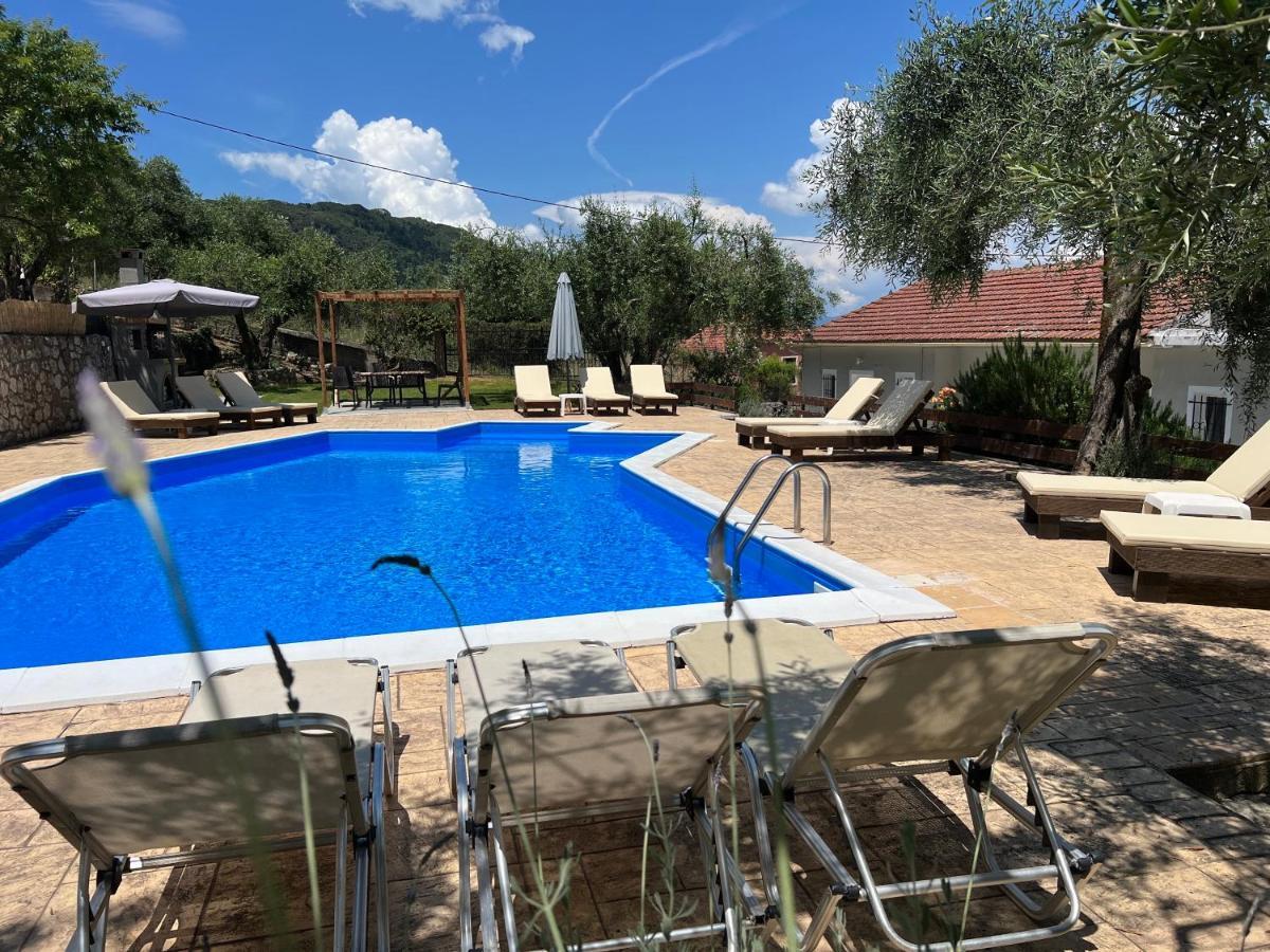 Olive Grove Poolside Apartments Benitses  Exterior photo